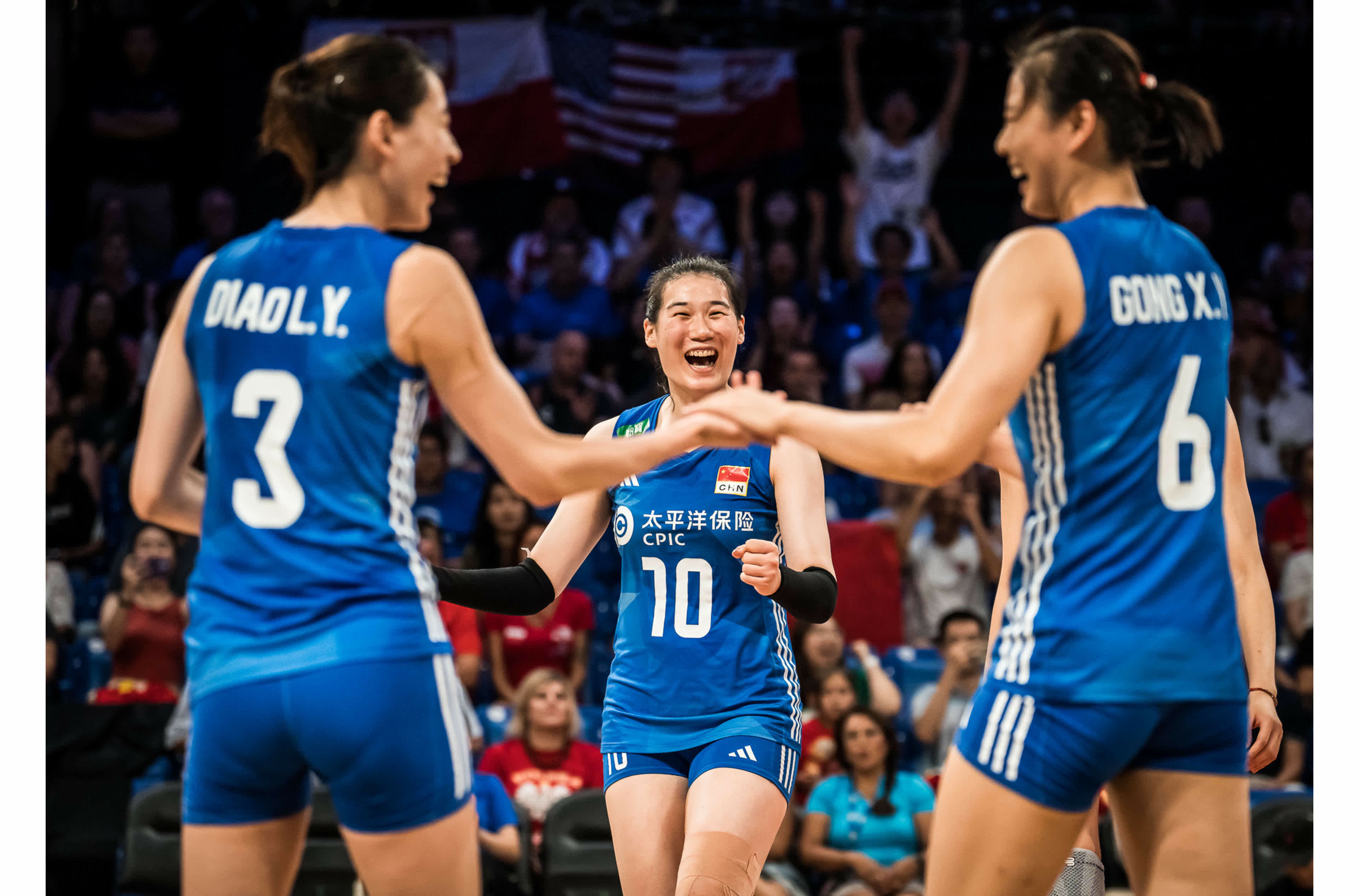 九游官方入口-关于中国女排技术犯规送分，巴黎主帅怒摔战术板！的信息