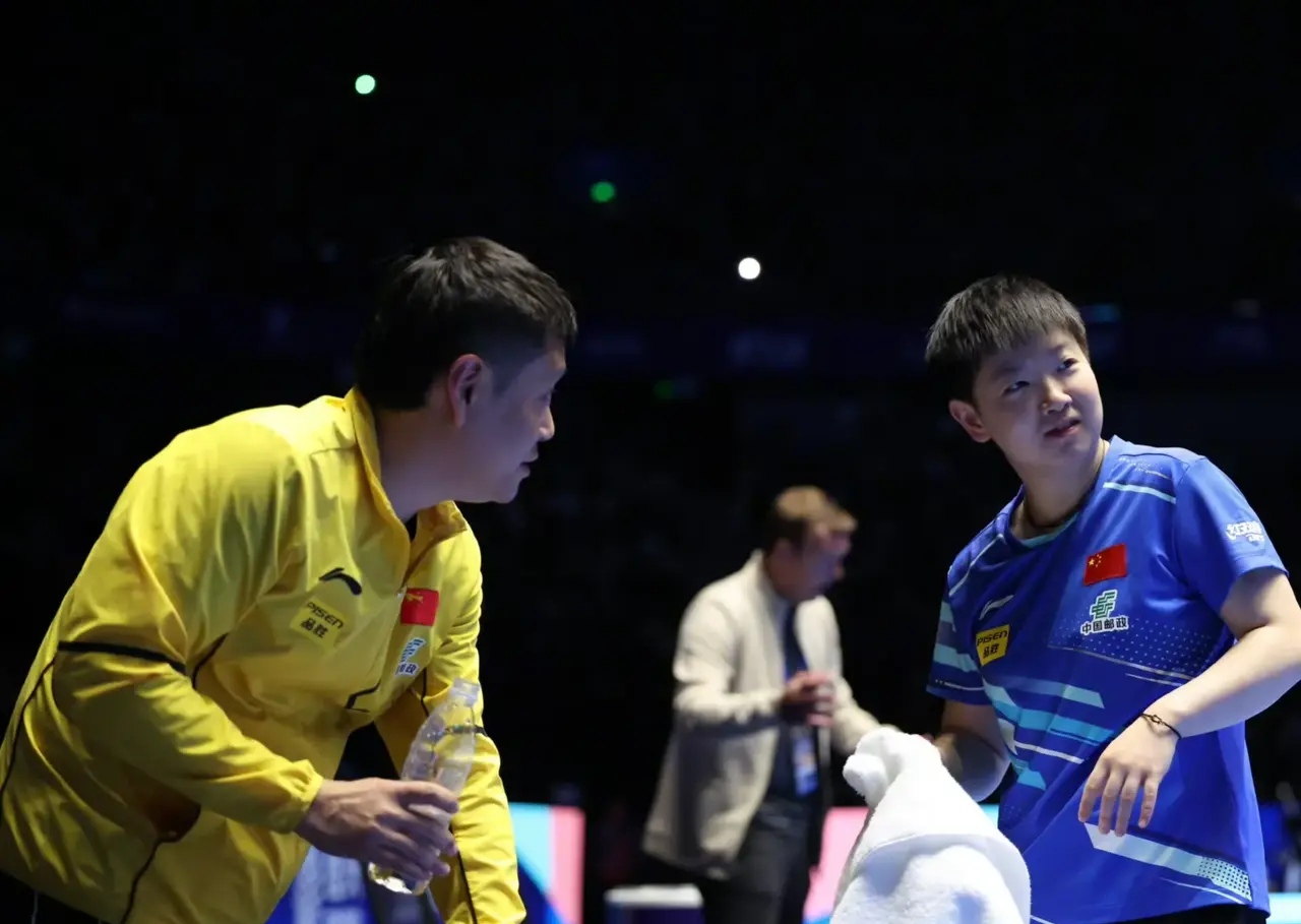 九游互动体验-孙颖莎对阵马龙展开拉锯大战，最终险胜对手(孙颖莎与马龙)