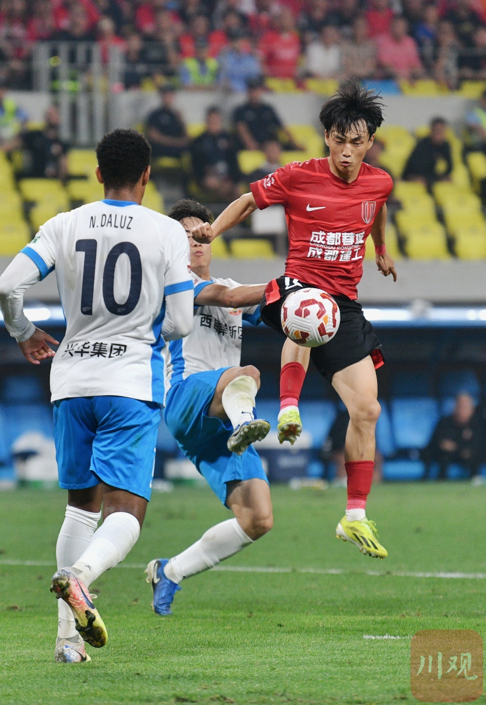 九游官网-关于今晨突围战来临，成都蓉城围绕法国杯远射贴柱，悬念犹存，轮换策略成焦点的信息