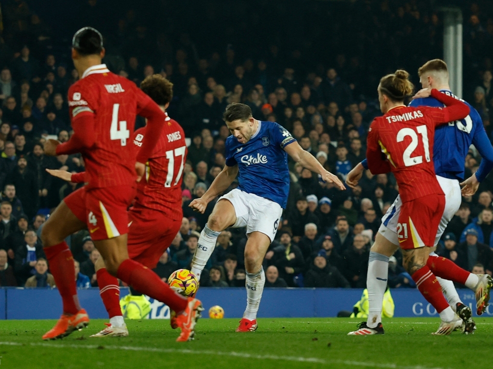 九游游戏中心-包含英超倒计时，尤文图斯今夜遗憾出局，细节引发关注，气氛紧张，身体对抗强度拉满的词条